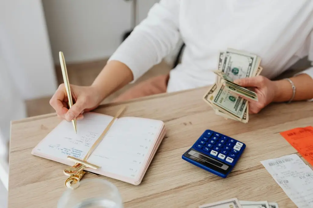 How to Create a Monthly Budget for Beginners