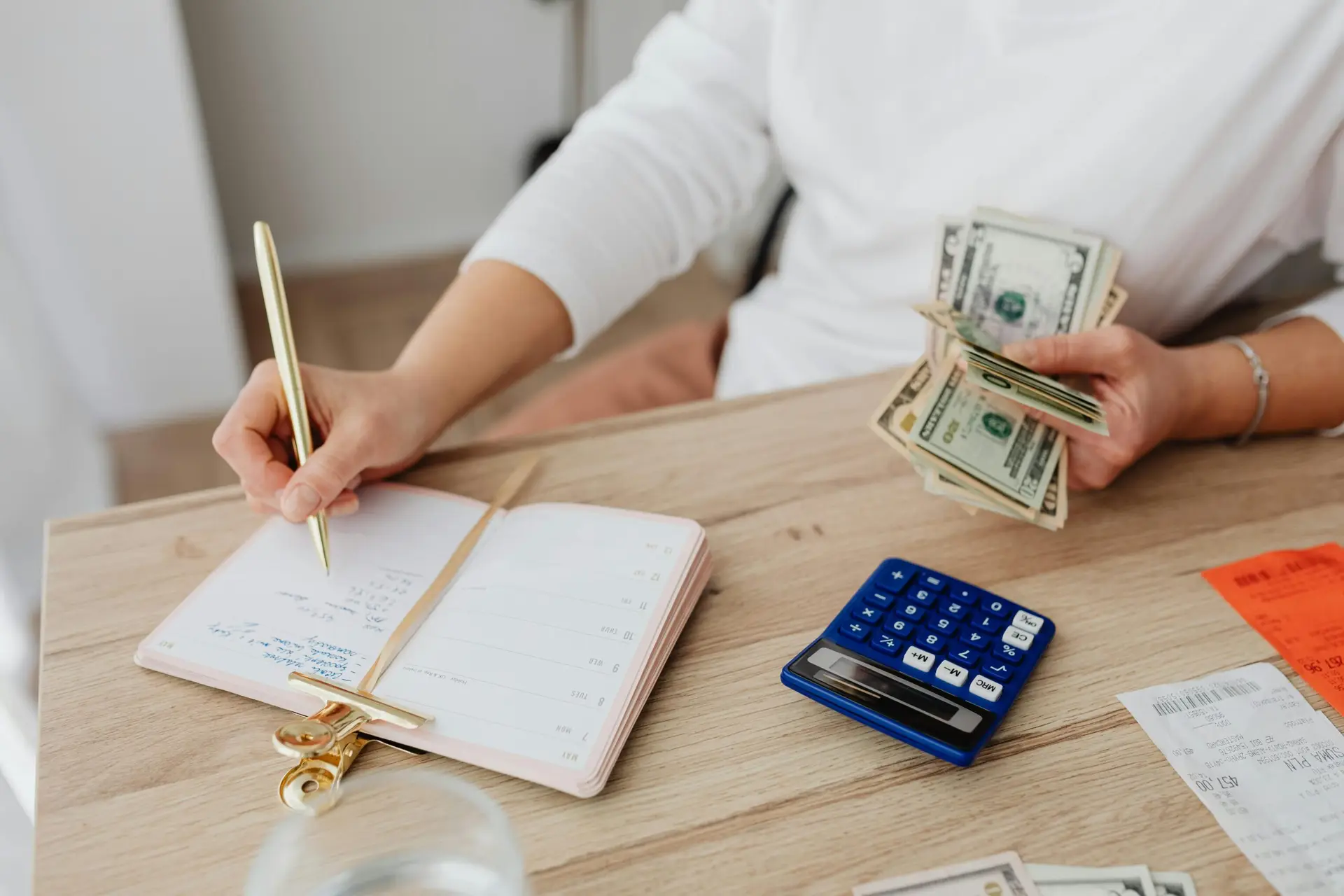 How to Create a Monthly Budget for Beginners